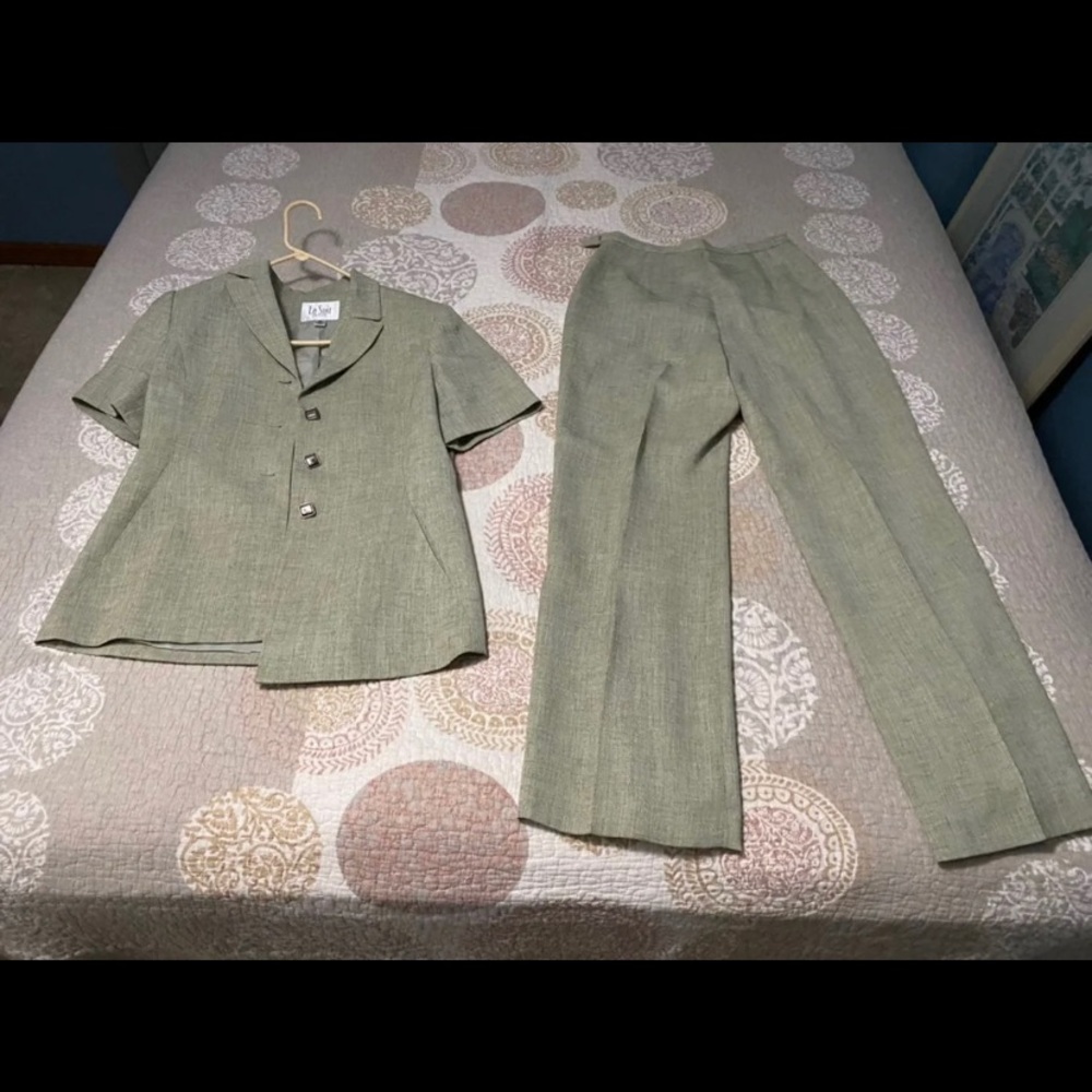 Womans buisness suit